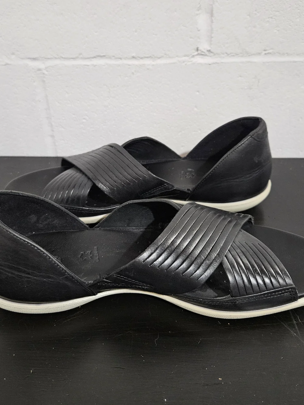 ECCO Black Leather Cross Strap Sandals Women's Comfort Slide Closed Heel Size 12